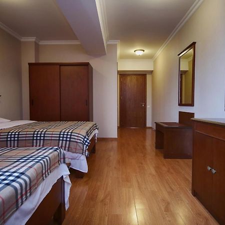 Hotel Bagrati 1003 Kutaisi Esterno foto