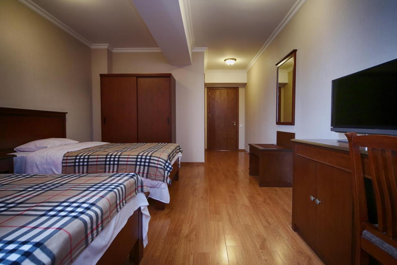 Hotel Bagrati 1003 Kutaisi Esterno foto