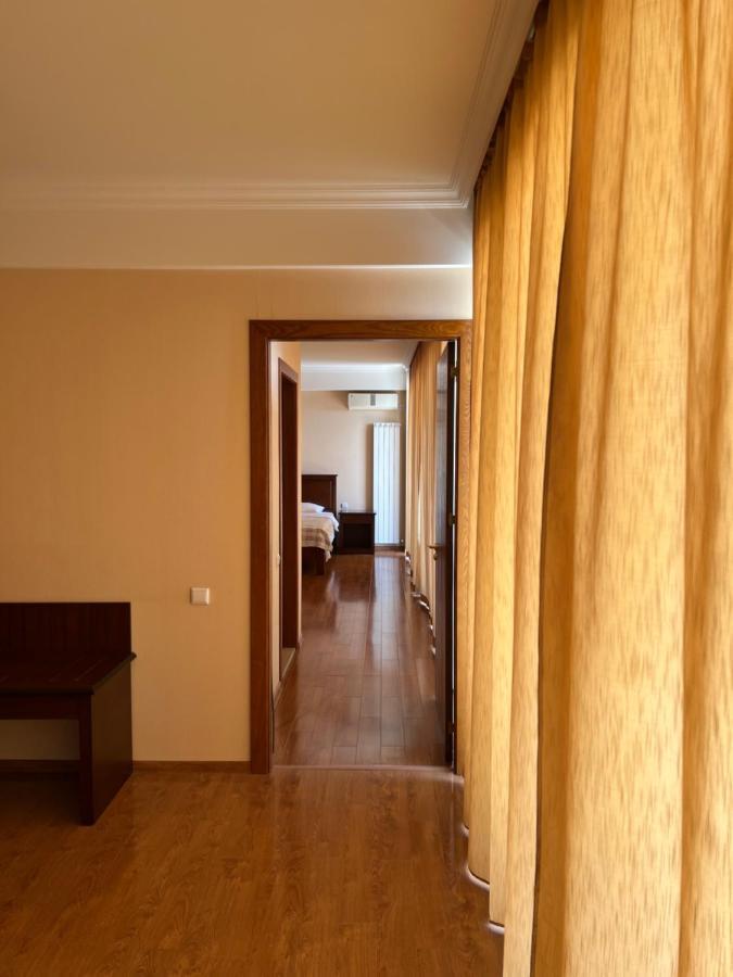 Hotel Bagrati 1003 Kutaisi Esterno foto